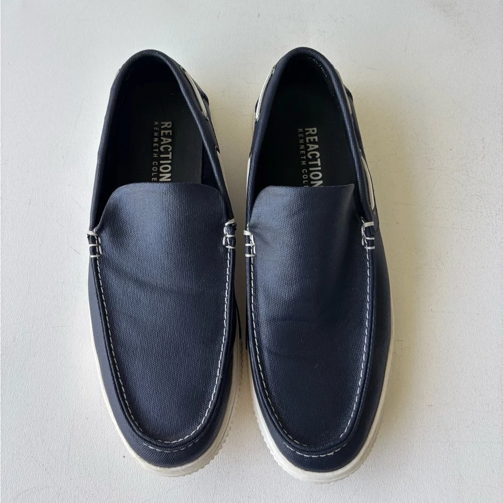 Kenneth Cole reaction Ankir navy blue slip on boat shoes size 9 white trim 90s